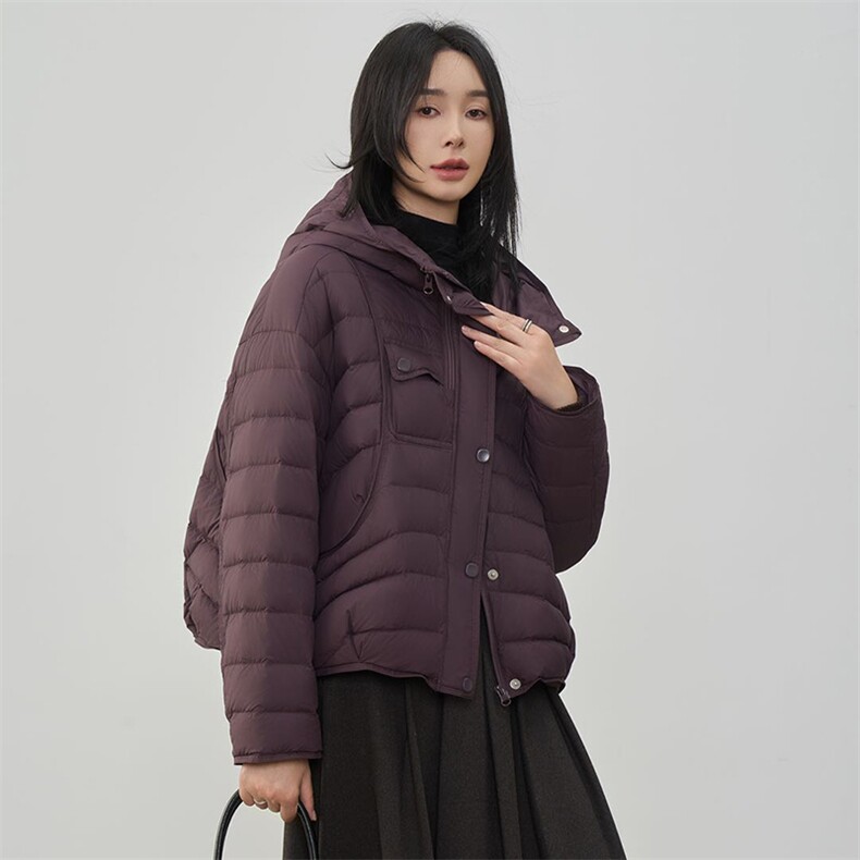 现货2025年冬季90白鸭绒休闲风常规保暖有帽不可拆,女装羽绒服,阳光伊恋