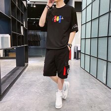 黑色