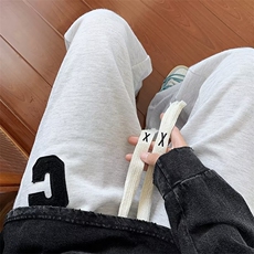 灰色