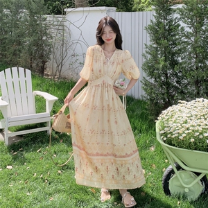 茶歇法式v领印花连衣裙女2025夏季新款高级感浪漫收腰显瘦长裙潮图片