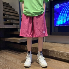 玫红色