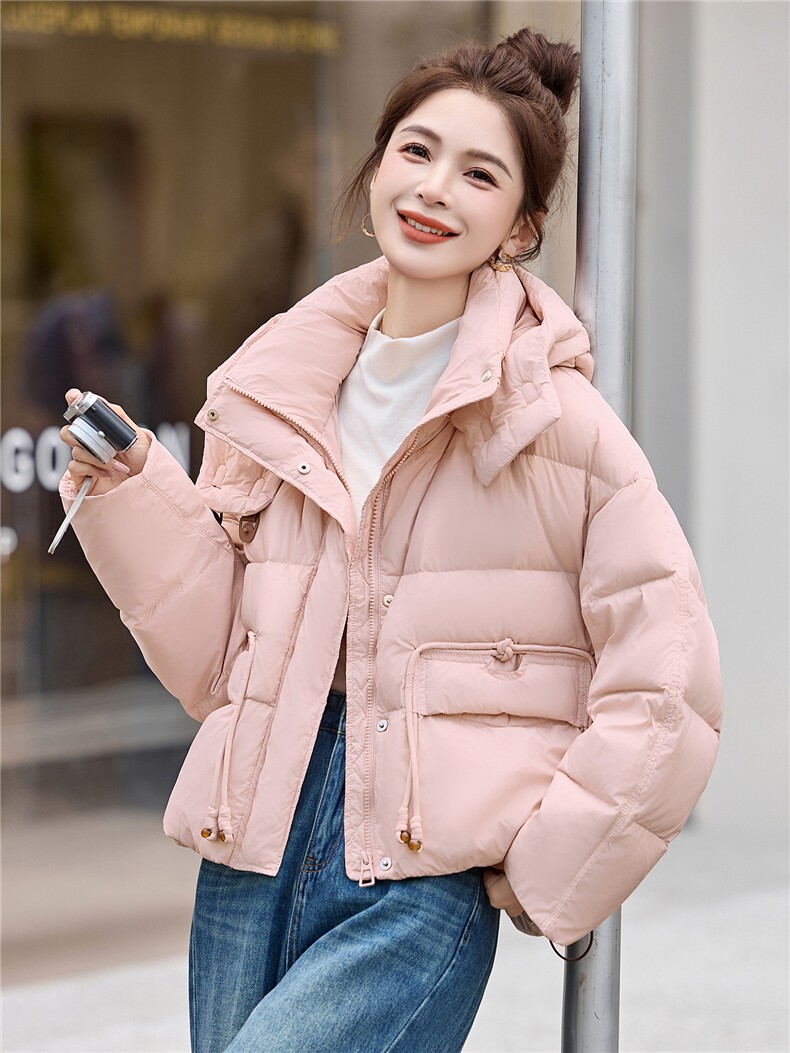 现货新中式G风羽绒服女装2025新款冬季盘扣气质高级感白鸭绒外套,女装羽绒服,仟媚宠