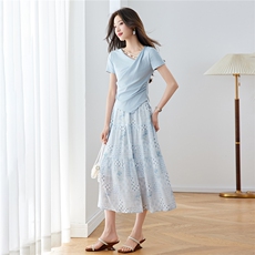 《现货26夏新款》气质收腰T恤+印花半身雪纺裙两件套女，女装套装/套裙，苗苗