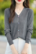 24早秋V领长袖针织开衫女薄款毛衣外套宽松休闲遮肉短款外搭上衣，女装羊毛衫，暖烁羊绒