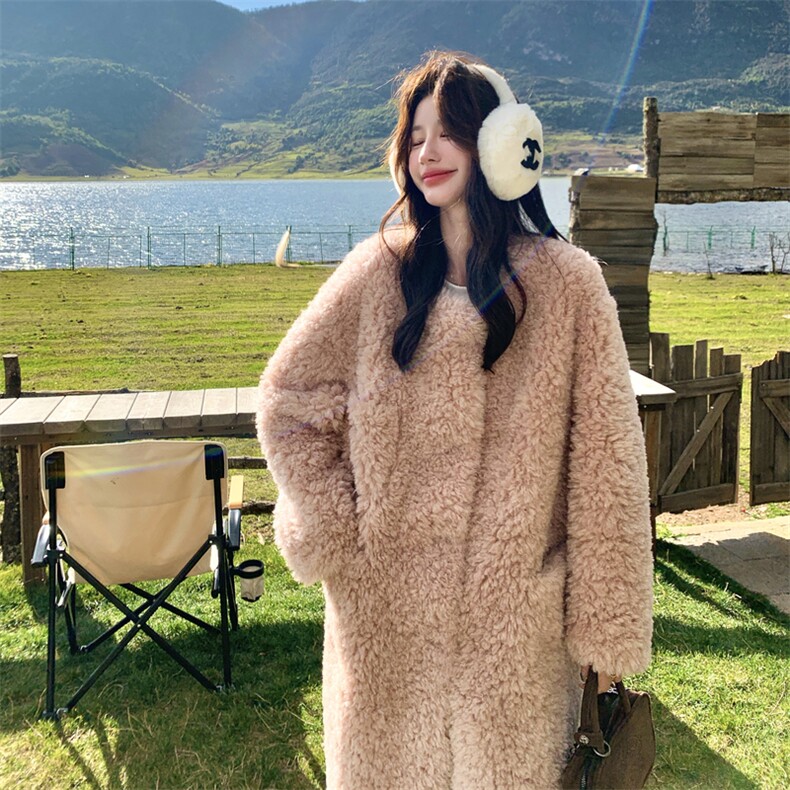 新款2B183-9066P255K398粉色中长款超糯手感皮毛一体配围巾,女装短外套,2B183