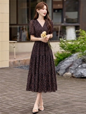 2026年夏季时尚潮流气质V领碎花修身连衣裙，女装连衣裙，江南富贵女