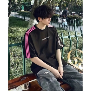 抖音得物品质二开240克宽松纯棉美式潮牌印花三条杠中性风短袖T恤图片