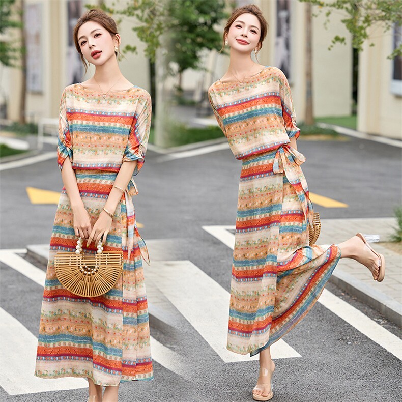 波西米亚印花连衣裙女夏季2026新款收腰系带气质条纹一片式长裙，女装连衣裙，美沁