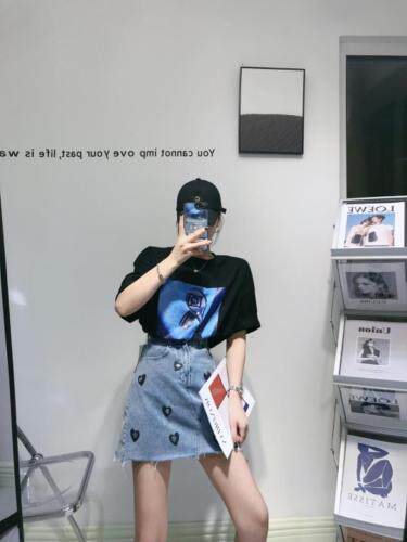 夏季重工图案T，女装，浅卡