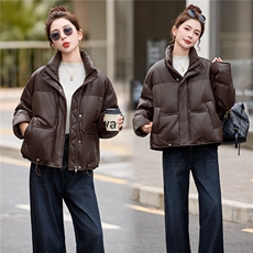 pu皮短款羽绒服女冬季2025新款小个子今年流行款加厚保暖外套立领，女装羽绒服，依万里