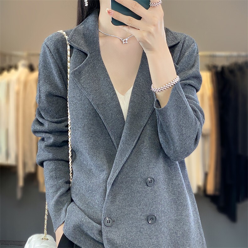 双排扣长袖直筒型西装领纯色西装开衫外套，女装西装，朝贺羊绒