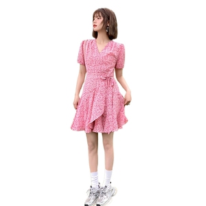 时尚甜美粉色碎花连衣裙 修身显瘦V领短袖裙装 夏季新款女装 支持退换货图片