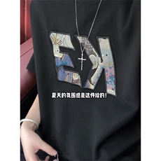 黑色