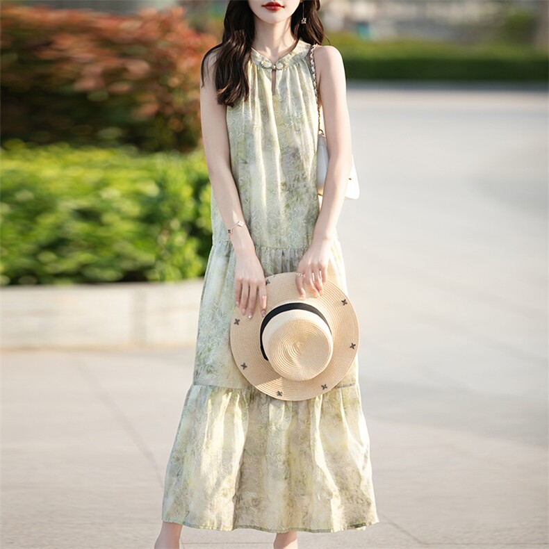 2025年夏季无袖收腰挂脖领休闲风单件中长款素雅仙女连衣裙图片