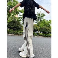 灰色