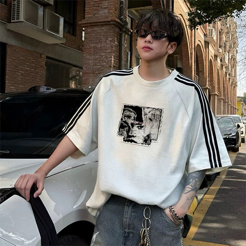 抖音得物品质二开240克宽松纯棉美式潮牌印花三条杠中性风短袖T恤,男装T恤,电商A486
