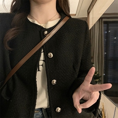 黑色