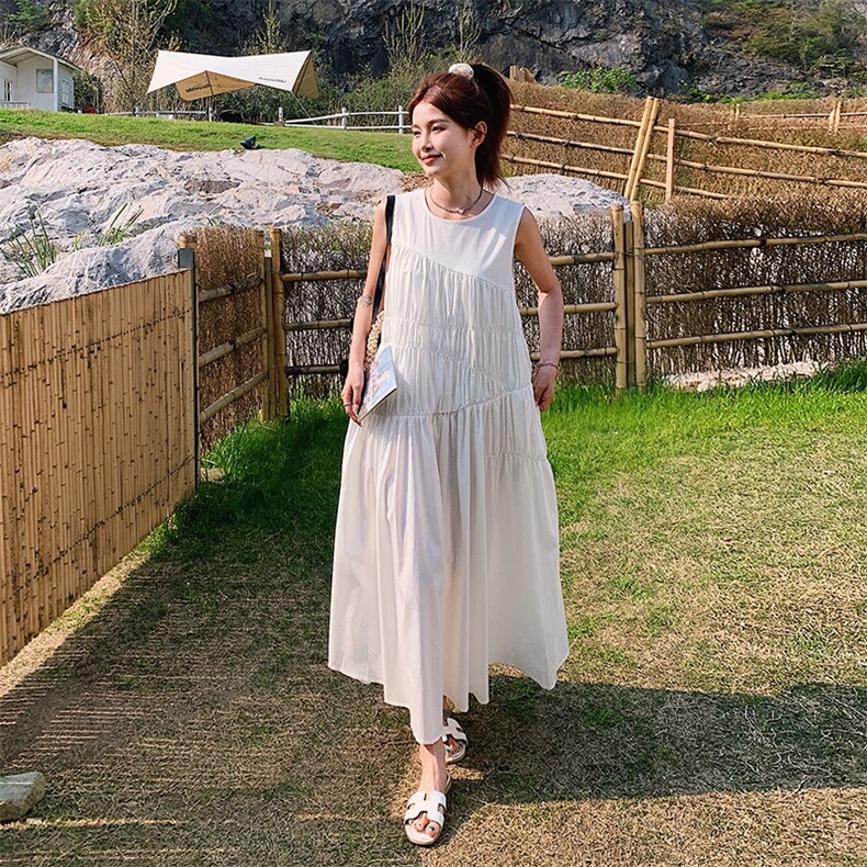 2025夏季白色皱褶设计感中长款背心裙女法式显瘦气质无袖连衣裙潮,女装连衣裙,2C025