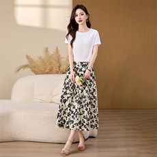 高级感黑白碎花半身裙女2026新款夏季高腰修身显瘦纯棉A字伞裙子，女装半身裙，倪叶myz