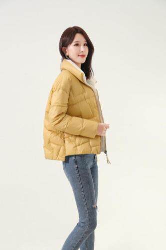 秋冬新款羽绒服。双面尼羊绒大衣，女装羽绒服，叠彩服饰