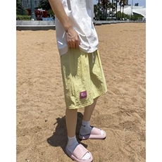 黄色