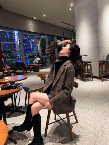 羽绒服西装，女装羽绒服，烜霏