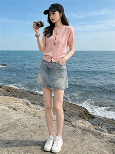 夏季新款时尚休闲简约套装宽松显瘦圆领彩色纽扣上衣牛仔裙两件套图片