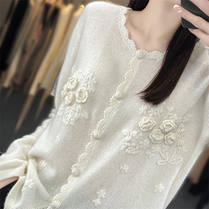 2025年秋季常规款通勤单件圆领长袖花型设计简约开衫图片
