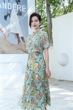 碎花气质连衣裙，女装连衣裙，蓝芝衣秀