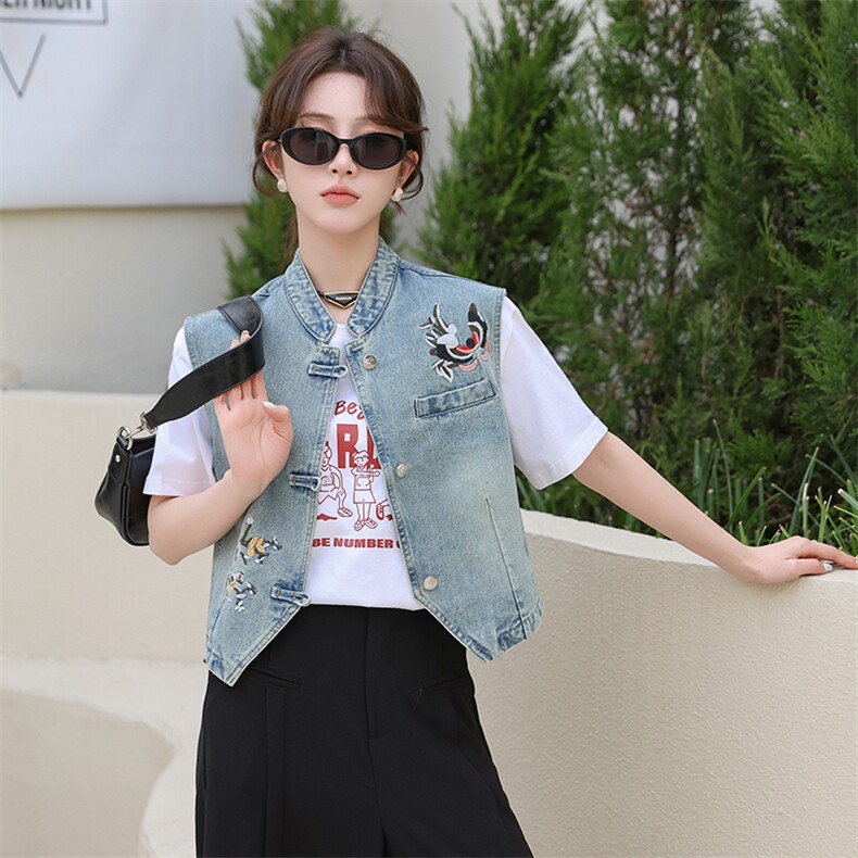 现货低价引流水洗做旧好牛仔刺绣马甲春季新中式盘扣立领马夹,女装马甲,江南女神