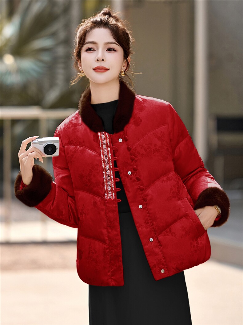 现货现货现货2025年冬季新中式G风人丝刺绣喜庆红羽绒服白鸭绒,女装羽绒服,衣之秀