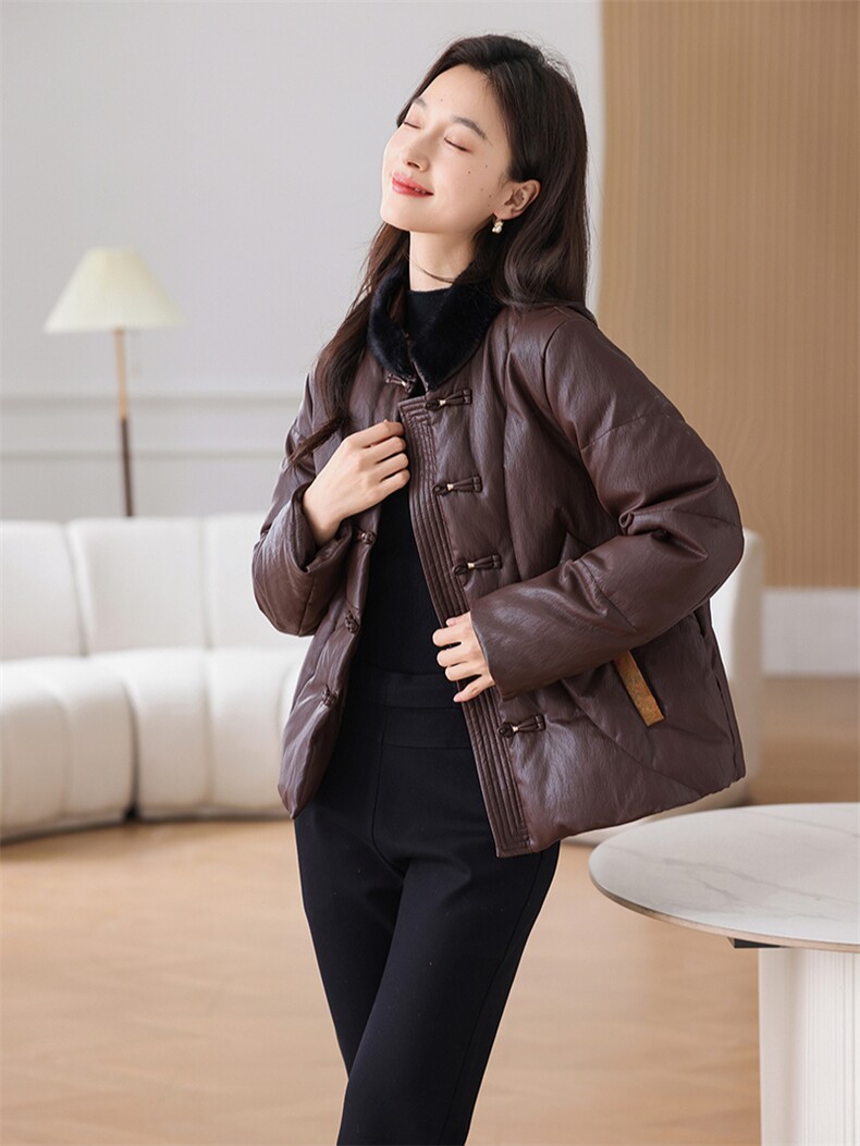 皮衣羽绒服女2025年洋气百搭时尚妈妈装冬季大码宽松白鸭绒外套,女装羽绒服,拾衣