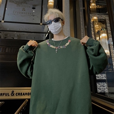 墨绿色