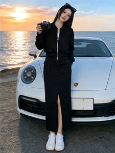 港风时尚休闲套装裙女春季新款玫红色开衫卫衣开叉半身裙两件套潮图片
