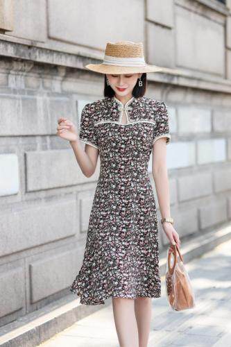 旗袍式黄浦缎连衣裙，女装婚纱/旗袍/礼服，雪飞诗