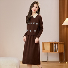 高级感拼色翻领针织马甲连衣裙女2025新款秋冬洋气减龄毛衣两件套，女装羊毛衫，艾米