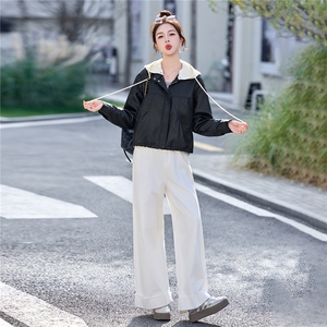 短外套女2026春秋新款时尚洋气减龄妈妈高级感连帽可脱卸夹克上衣图片