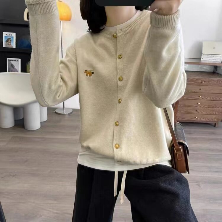 秋冬季羊毛刺绣小马可爱休闲羊毛开衫,女装羊毛衫,佑昭祥羊绒