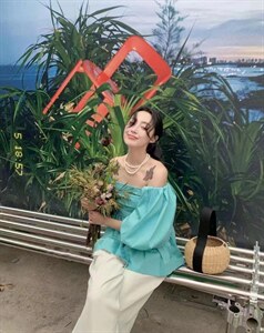 【DAVIDA】简约纯色泡泡袖小衫图片