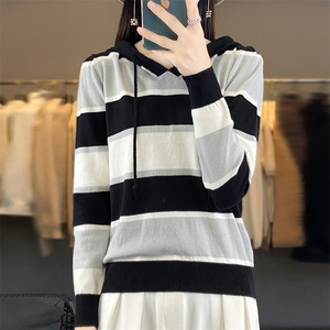 时尚百搭女士安迪绒宽条纹连帽针织衫简约大方舒适保暖适合秋季图片