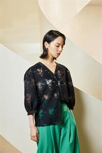 【热发】春季新品 提花泡泡v领小衫图片