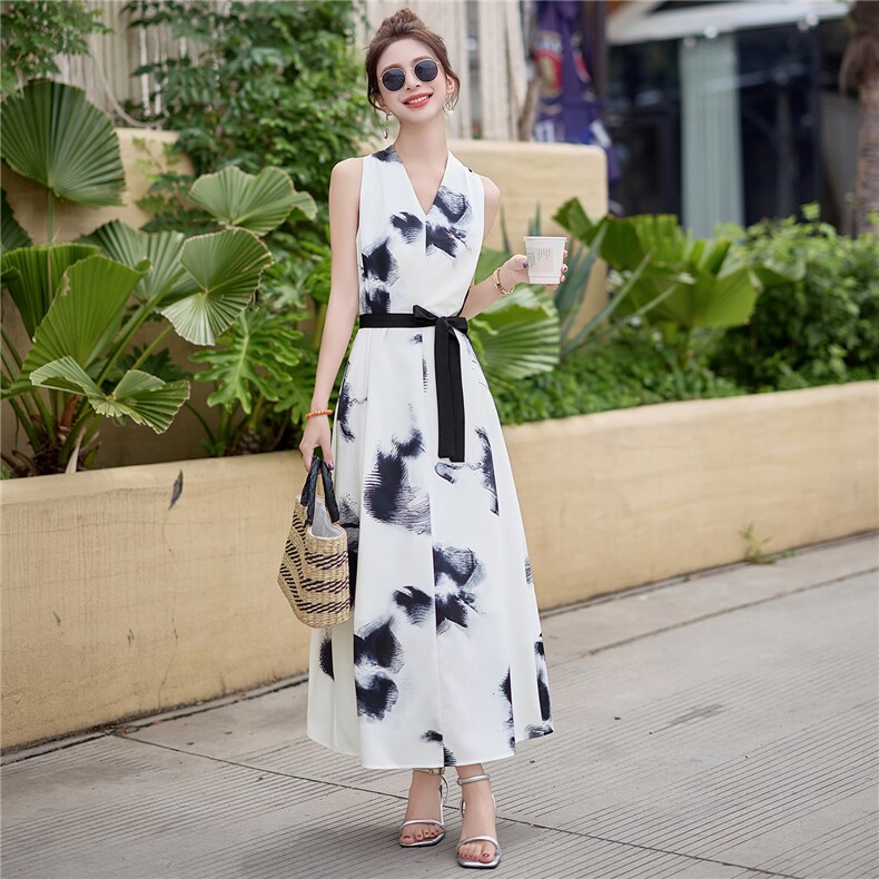 现货可推可退现2025夏季新款复古水墨画气质挂脖中长款连衣裙女，女装连衣裙，苗苗