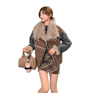 甜酷风炸街牛仔拼接pu皮毛一体羊羔毛外套女冬设计感加绒机车服图片