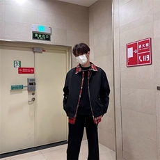 黑红撞色格纹翻领飞行员夹克男款美式高街宽松百搭假两件外套上衣，男装夹克，星座506A