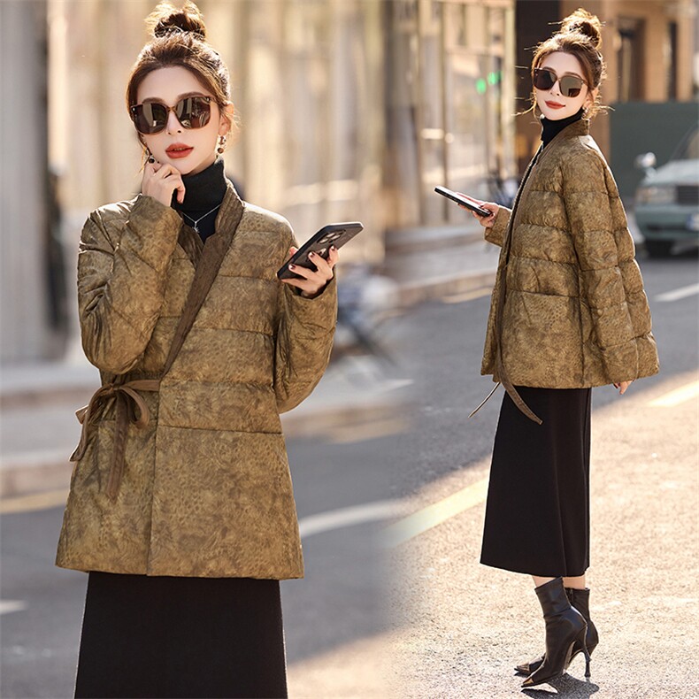 新中式G风印花羽绒服女装2024新款冬季系带气质高级感白鸭绒外套，女装羽绒服，仟媚宠