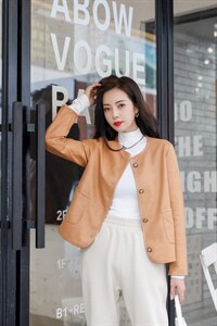 秋冬季彩色皮衣图片