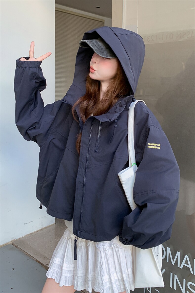 韩版工装短款设计感显瘦外套女2025春秋季新款连帽冲锋衣减龄夹克,女装短外套,2C007