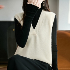 2025年秋季时尚百搭通勤简约大V领马甲,女装马甲,秋双羊绒,清河羊绒市场 2025年秋季时尚百搭通勤简约大V领马甲,女装马甲,秋双羊绒,清河羊绒市场