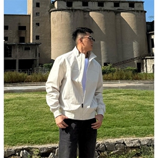 米白色