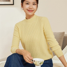 优雅女士半高领方块绞花三十岁不到通勤羊绒衫秋冬保暖时尚之选，女装羊绒衫，澳冬特羊绒